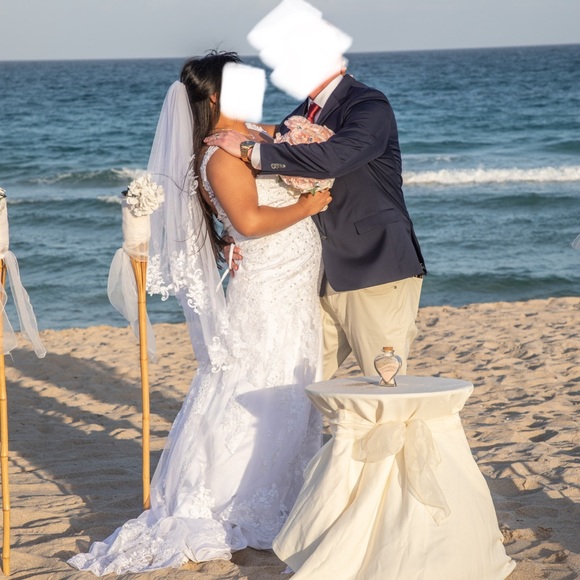 Beautiful wedding dress. size 14-18 - Picture 7 of 13